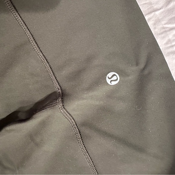 Lululemon size 6 dark green (olive) 21 inch - Picture 4 of 4